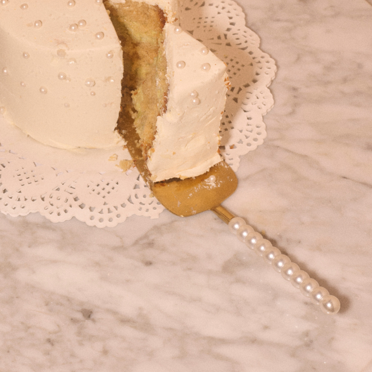 Pearl Cake Server - Maeva Studio